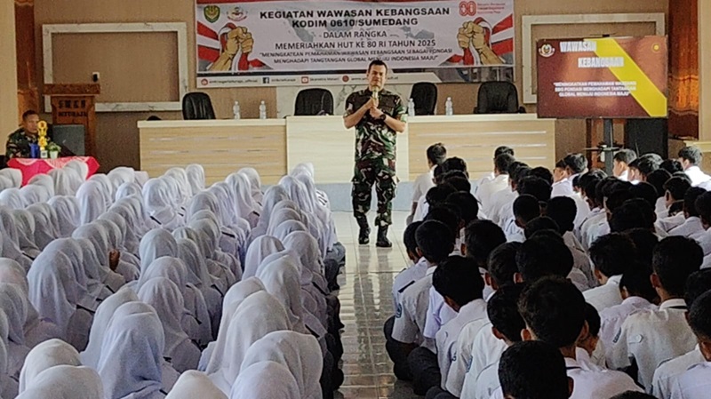 Wujudkan Generasi Cinta Tanah Air, Kodim 0610/Sumedang Latih Wasbang di SMKN Situraja
